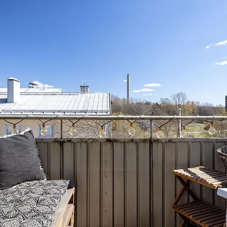 Peaceful & Bright With Balcony In Etelae-haaga *