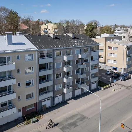 Peaceful & Bright With Balcony In Etelae-haaga